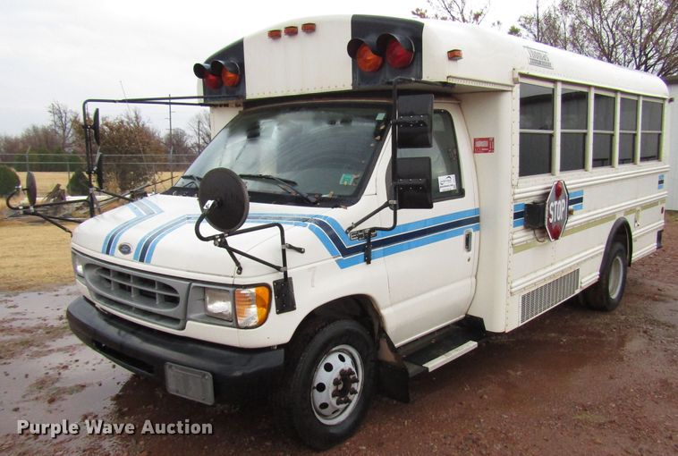 image for item DG6741 2001 Ford Econoline E450 shuttle bus