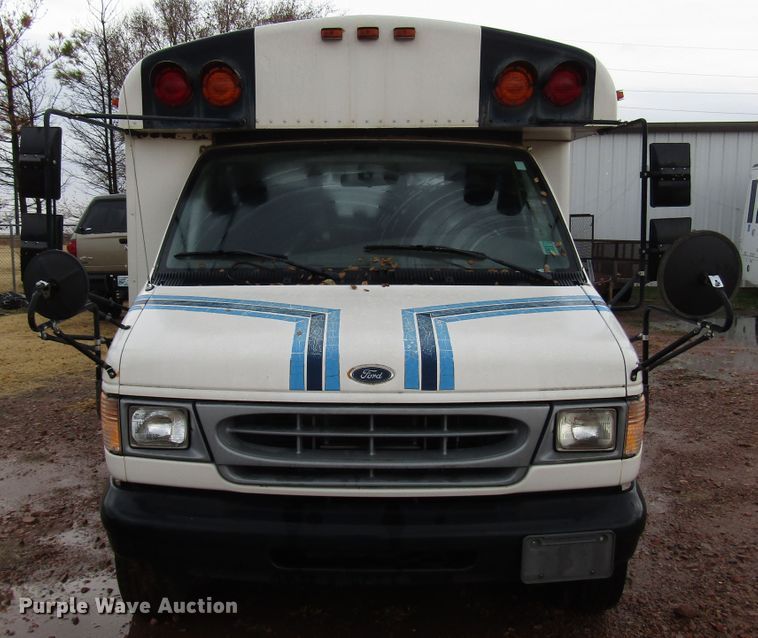 image for item DG6741 2001 Ford Econoline E450 shuttle bus