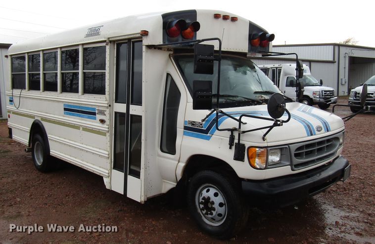 image for item DG6741 2001 Ford Econoline E450 shuttle bus