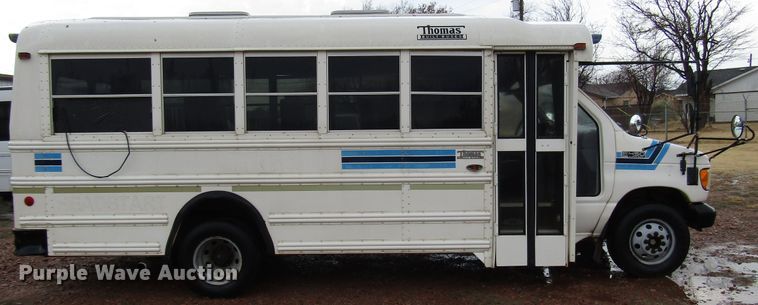 image for item DG6741 2001 Ford Econoline E450 shuttle bus