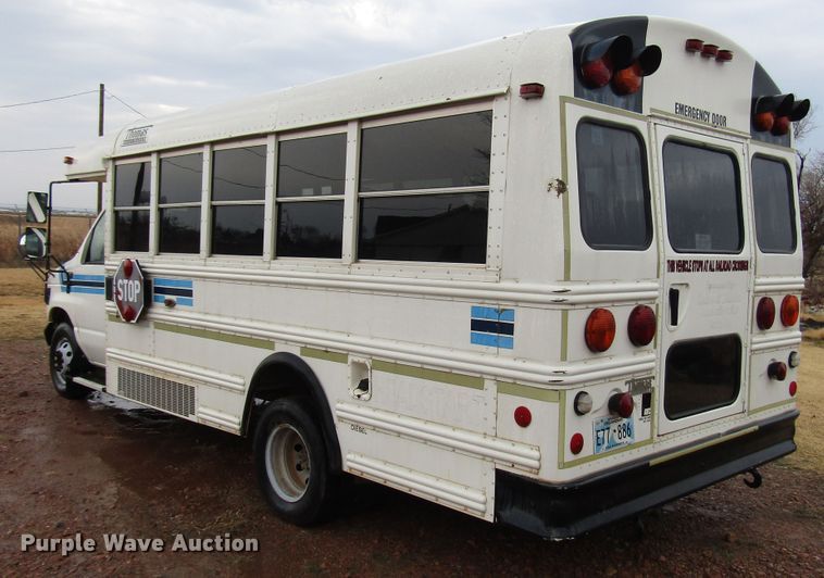image for item DG6741 2001 Ford Econoline E450 shuttle bus