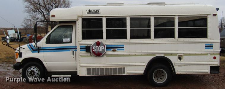 image for item DG6741 2001 Ford Econoline E450 shuttle bus