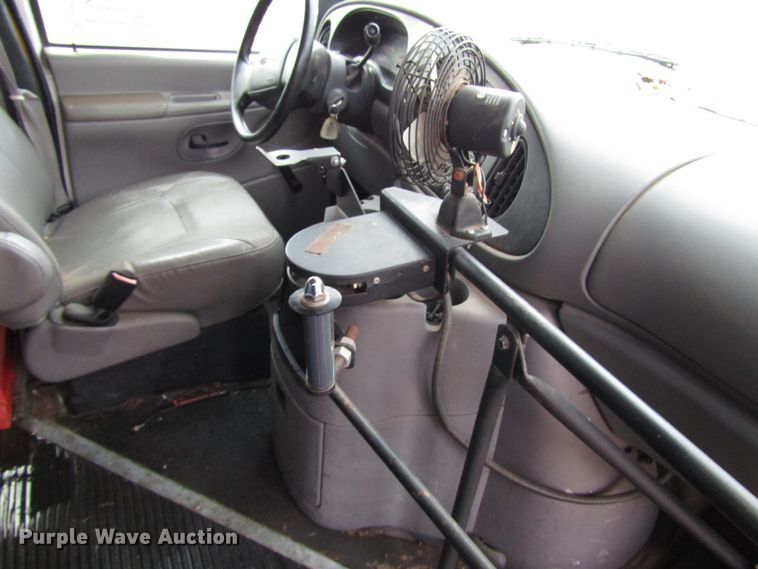 image for item DG6741 2001 Ford Econoline E450 shuttle bus