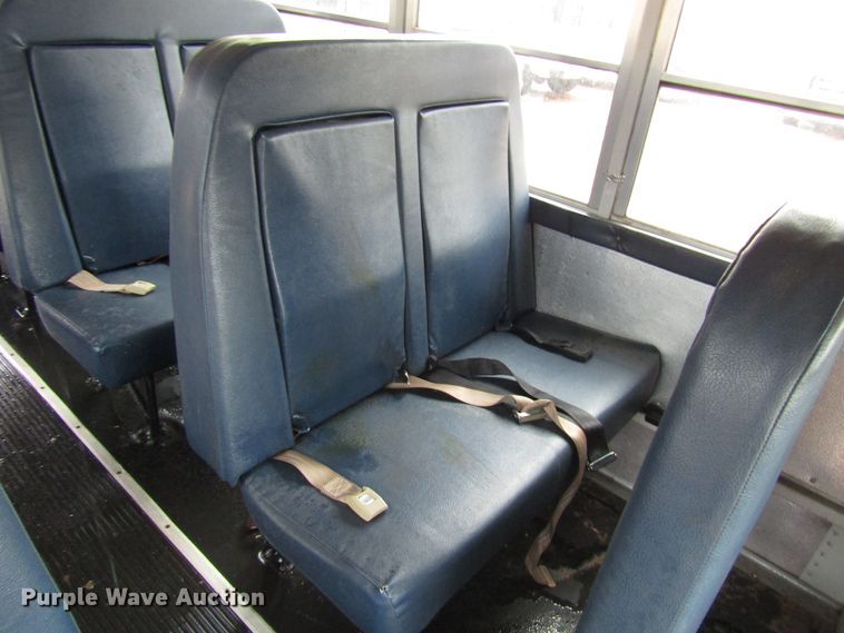 image for item DG6741 2001 Ford Econoline E450 shuttle bus