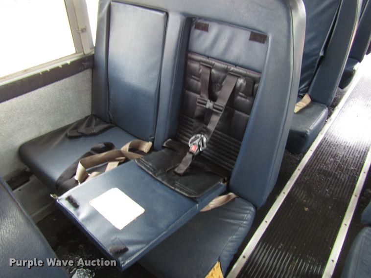 image for item DG6741 2001 Ford Econoline E450 shuttle bus