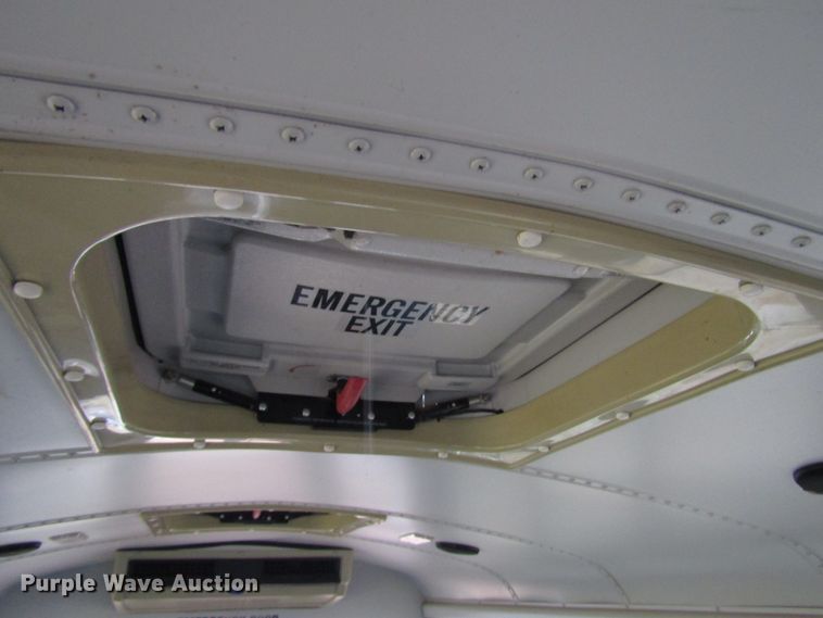 image for item DG6741 2001 Ford Econoline E450 shuttle bus