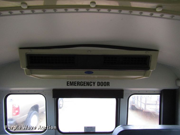 image for item DG6741 2001 Ford Econoline E450 shuttle bus