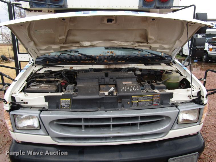 image for item DG6741 2001 Ford Econoline E450 shuttle bus