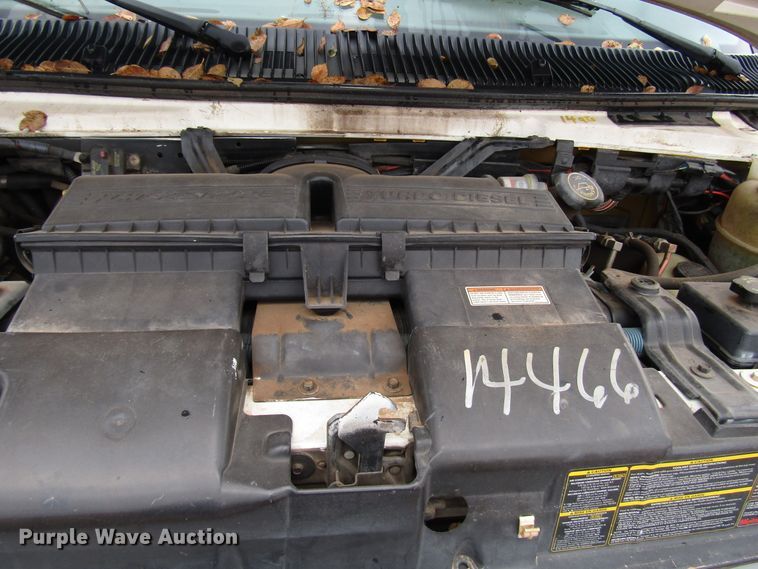 image for item DG6741 2001 Ford Econoline E450 shuttle bus