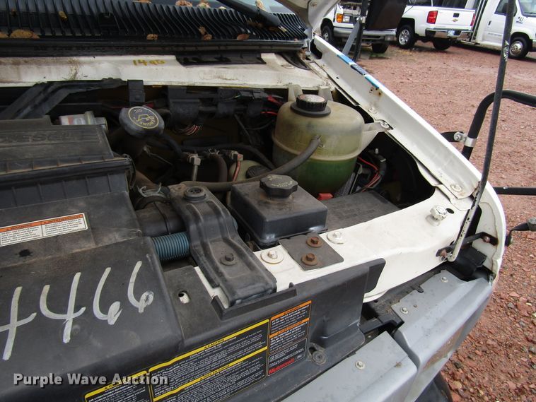 image for item DG6741 2001 Ford Econoline E450 shuttle bus