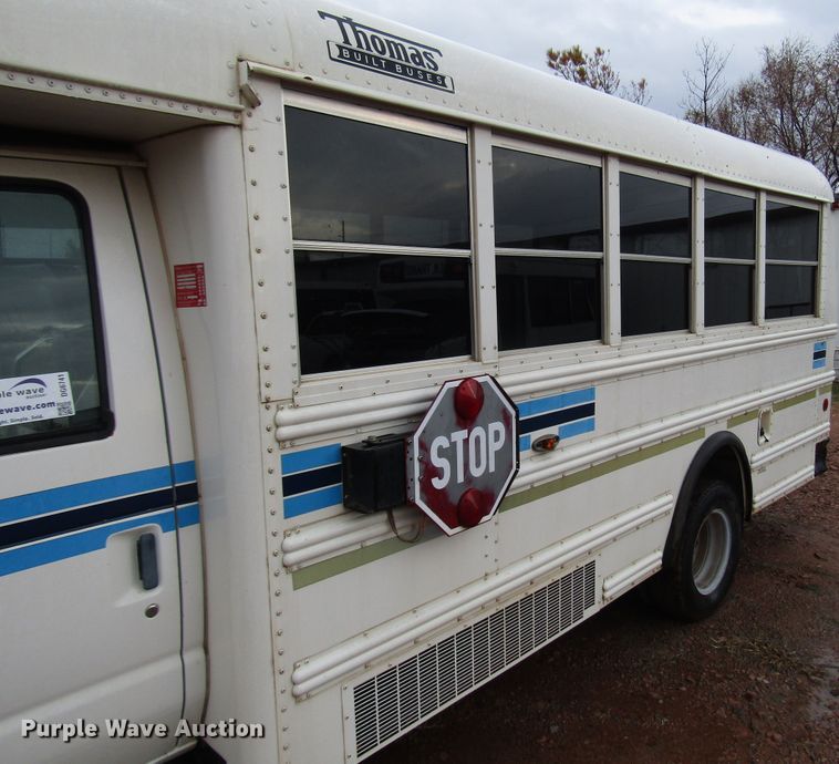 image for item DG6741 2001 Ford Econoline E450 shuttle bus