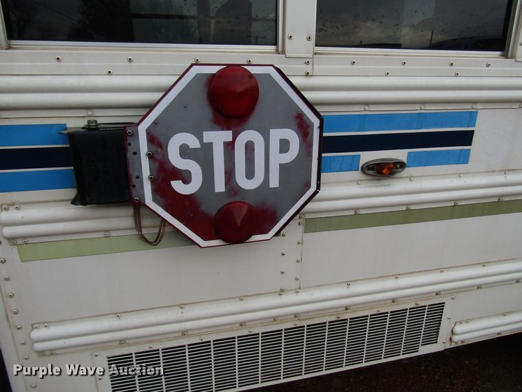 image for item DG6741 2001 Ford Econoline E450 shuttle bus