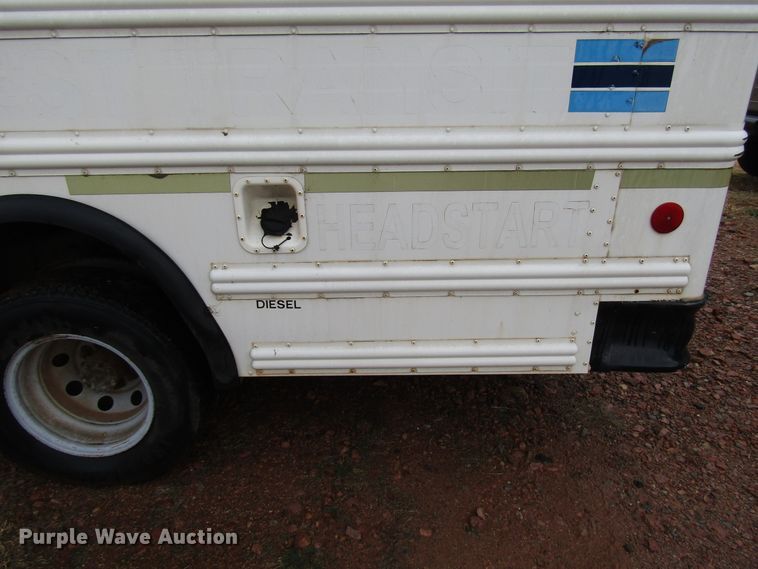 image for item DG6741 2001 Ford Econoline E450 shuttle bus