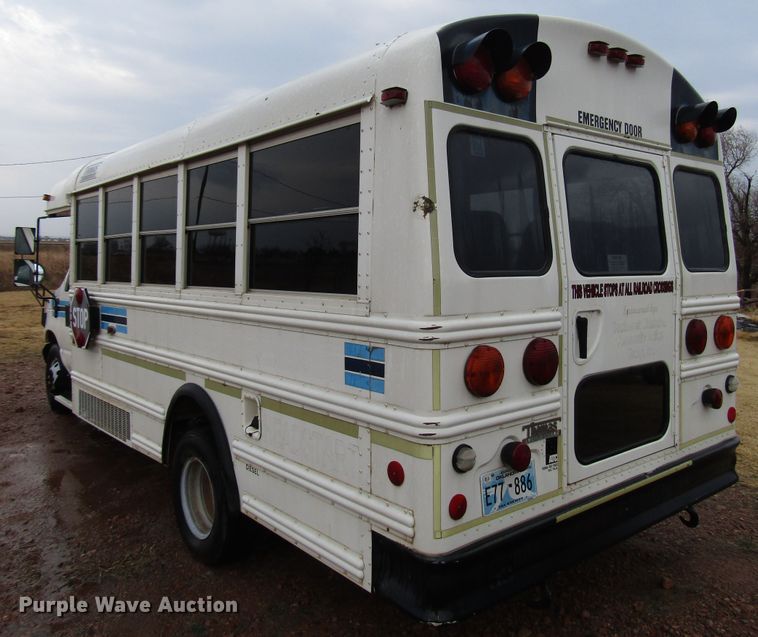image for item DG6741 2001 Ford Econoline E450 shuttle bus