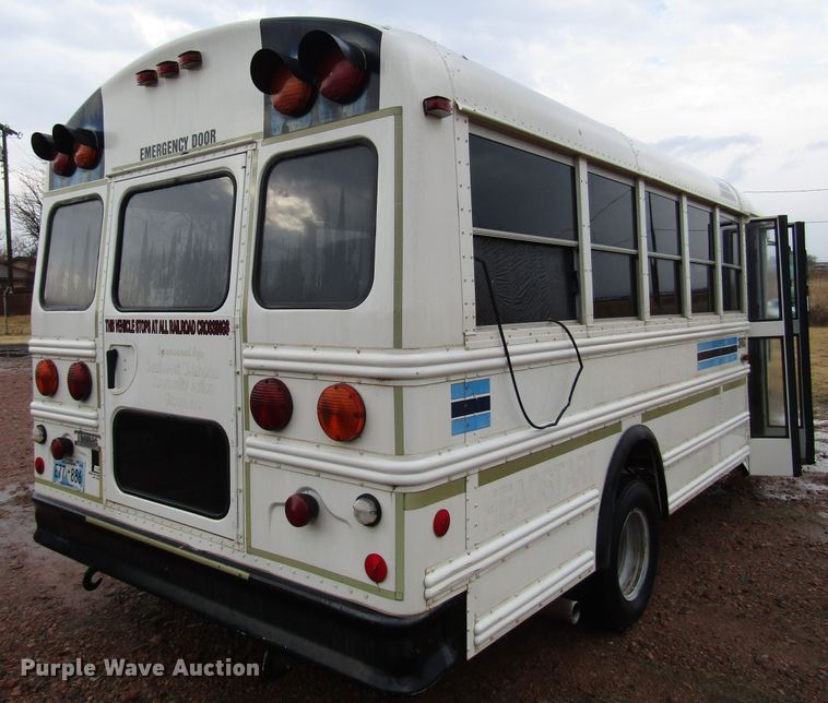 image for item DG6741 2001 Ford Econoline E450 shuttle bus