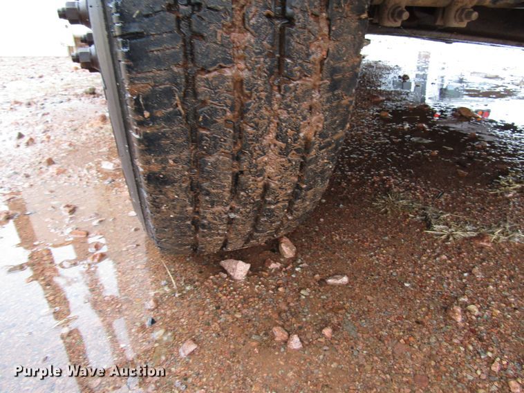 image for item DG6741 2001 Ford Econoline E450 shuttle bus