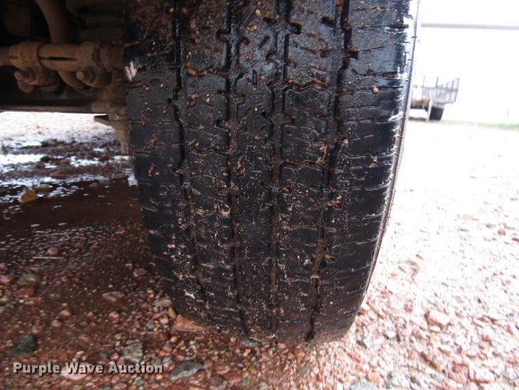 image for item DG6741 2001 Ford Econoline E450 shuttle bus