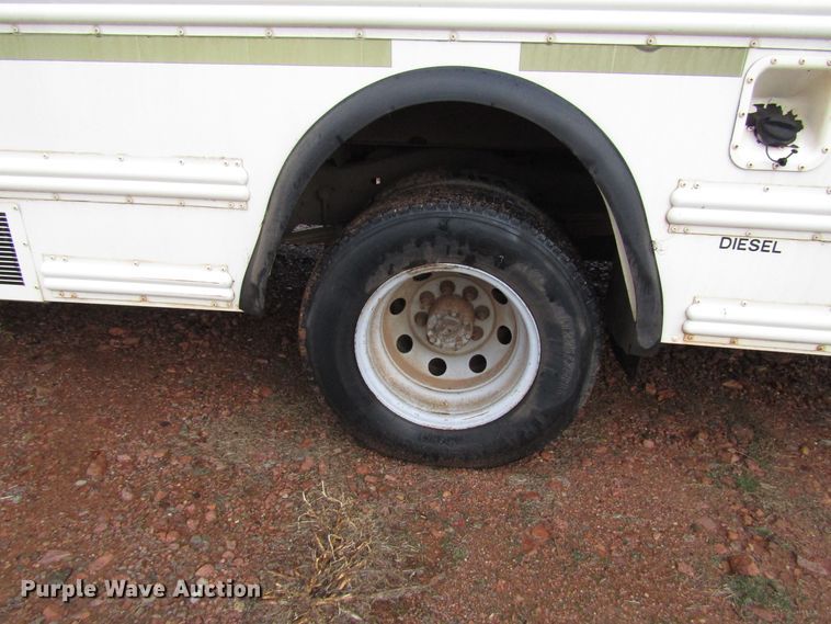 image for item DG6741 2001 Ford Econoline E450 shuttle bus