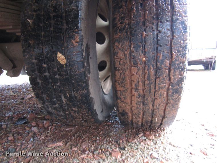 image for item DG6741 2001 Ford Econoline E450 shuttle bus