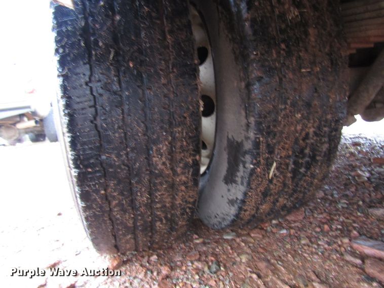 image for item DG6741 2001 Ford Econoline E450 shuttle bus