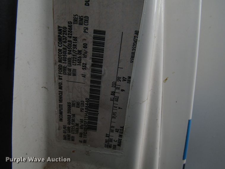 image for item DG6741 2001 Ford Econoline E450 shuttle bus