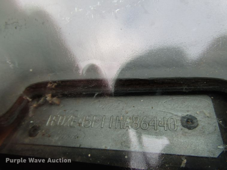 image for item DG6741 2001 Ford Econoline E450 shuttle bus