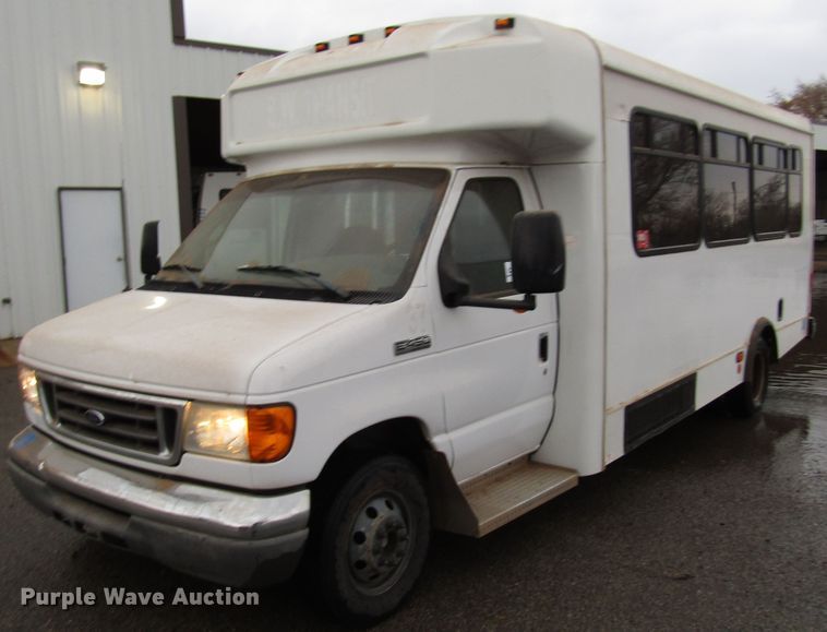 image for item DG6742 2007 Ford Econoline E450 shuttle bus