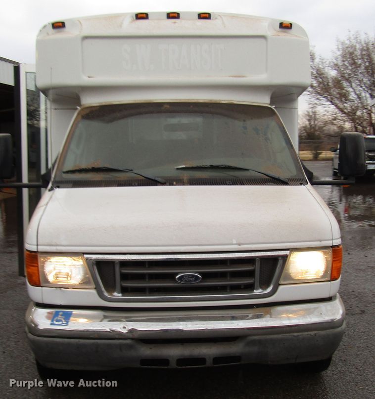 image for item DG6742 2007 Ford Econoline E450 shuttle bus
