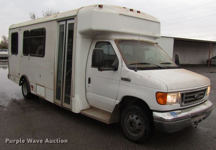image for item DG6742 2007 Ford Econoline E450 shuttle bus