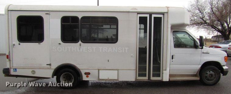 image for item DG6742 2007 Ford Econoline E450 shuttle bus