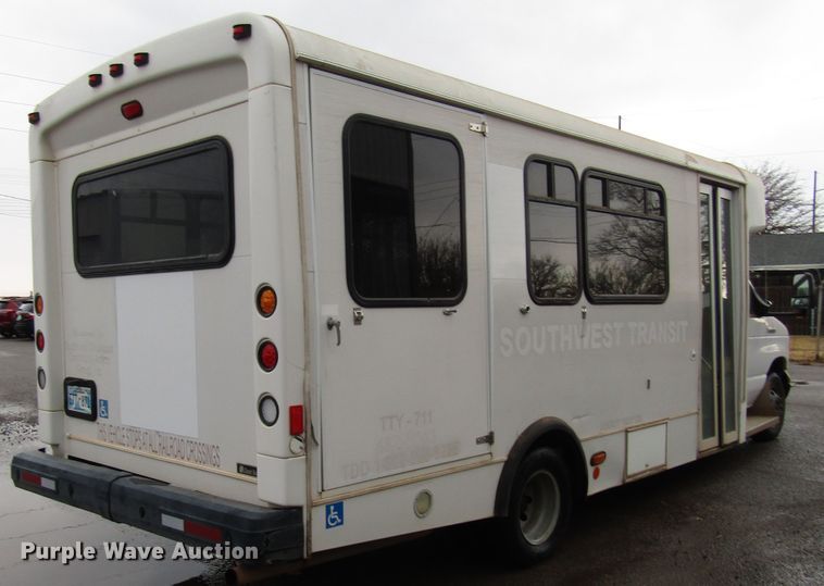 image for item DG6742 2007 Ford Econoline E450 shuttle bus