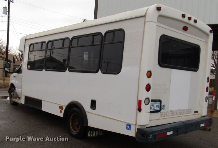 image for item DG6742 2007 Ford Econoline E450 shuttle bus