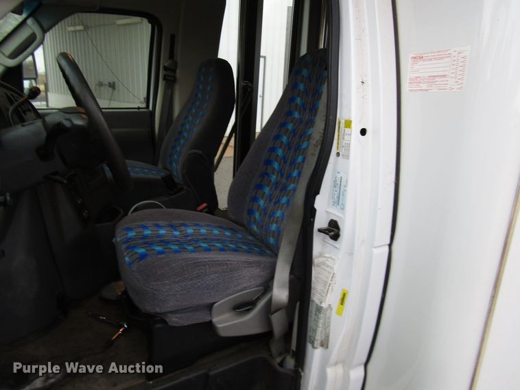 image for item DG6742 2007 Ford Econoline E450 shuttle bus