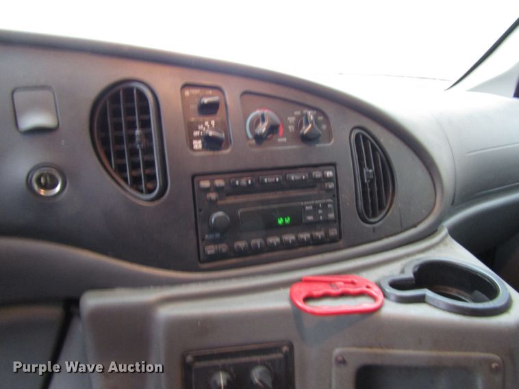 image for item DG6742 2007 Ford Econoline E450 shuttle bus