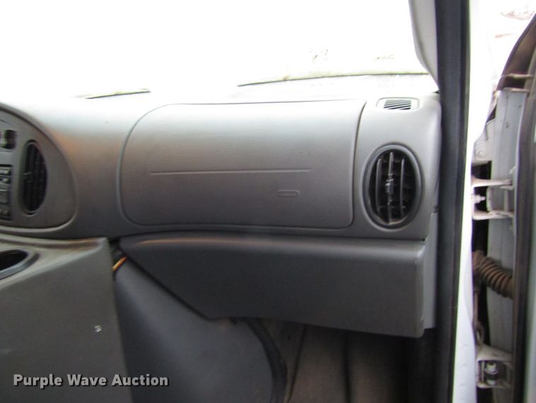 image for item DG6742 2007 Ford Econoline E450 shuttle bus