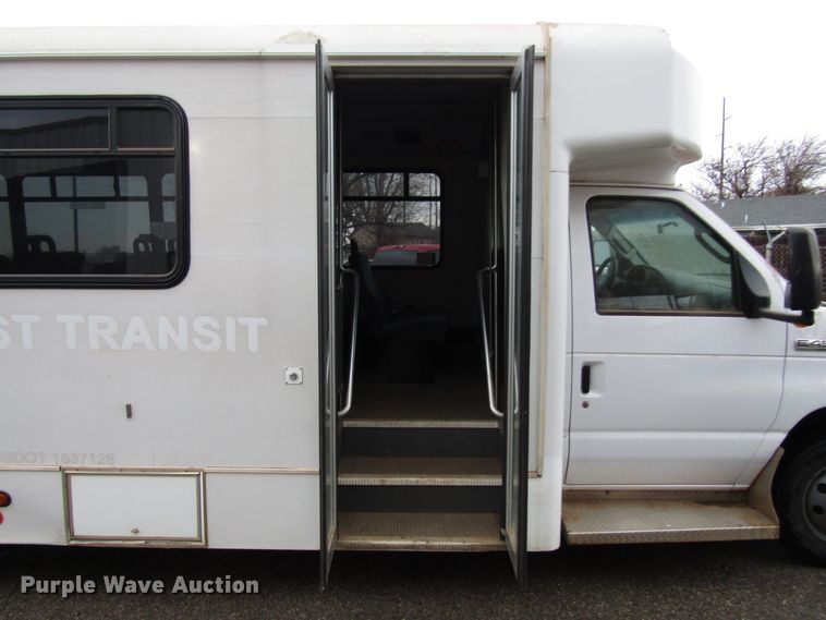 image for item DG6742 2007 Ford Econoline E450 shuttle bus