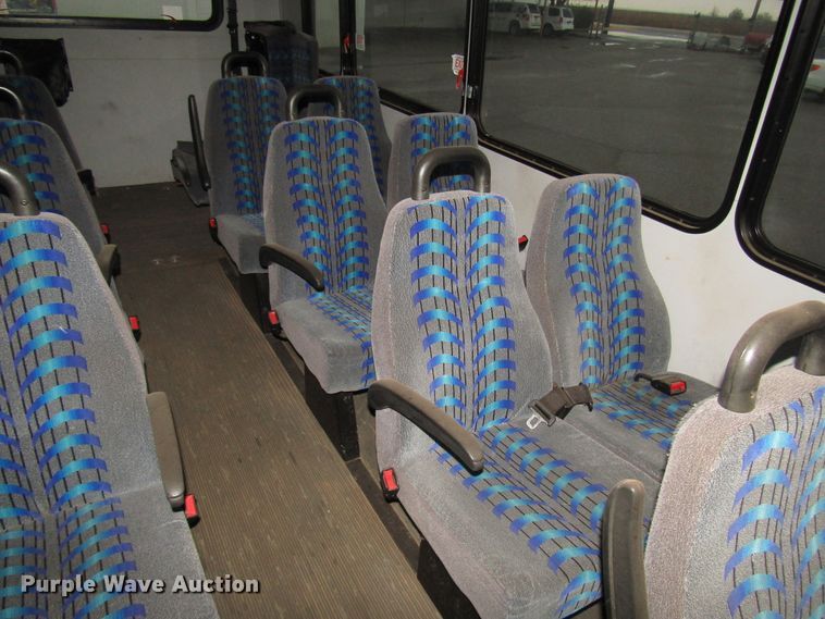 image for item DG6742 2007 Ford Econoline E450 shuttle bus