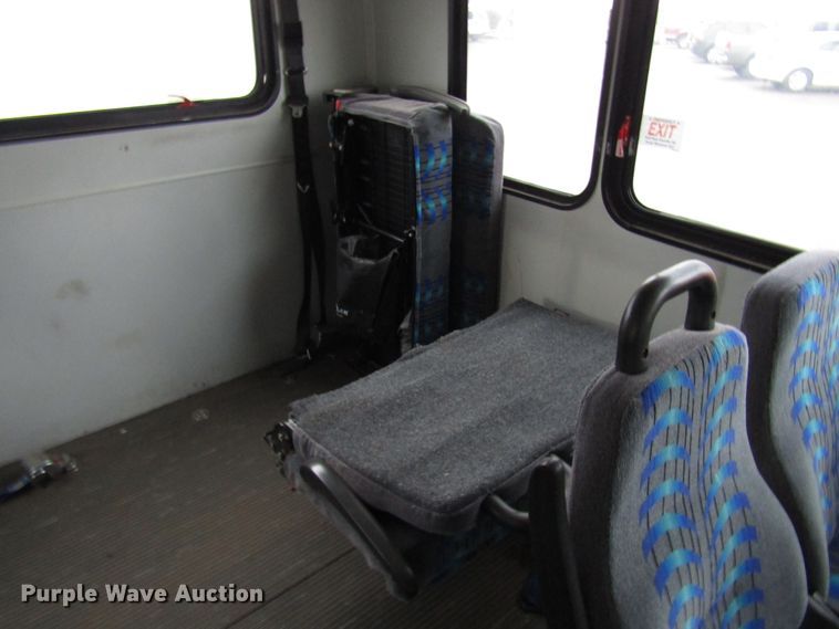 image for item DG6742 2007 Ford Econoline E450 shuttle bus