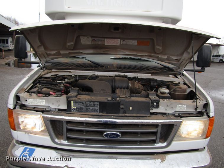image for item DG6742 2007 Ford Econoline E450 shuttle bus