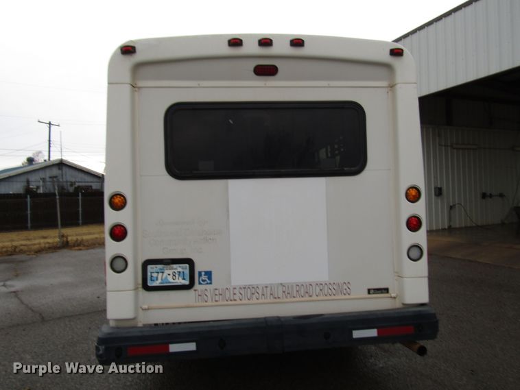 image for item DG6742 2007 Ford Econoline E450 shuttle bus