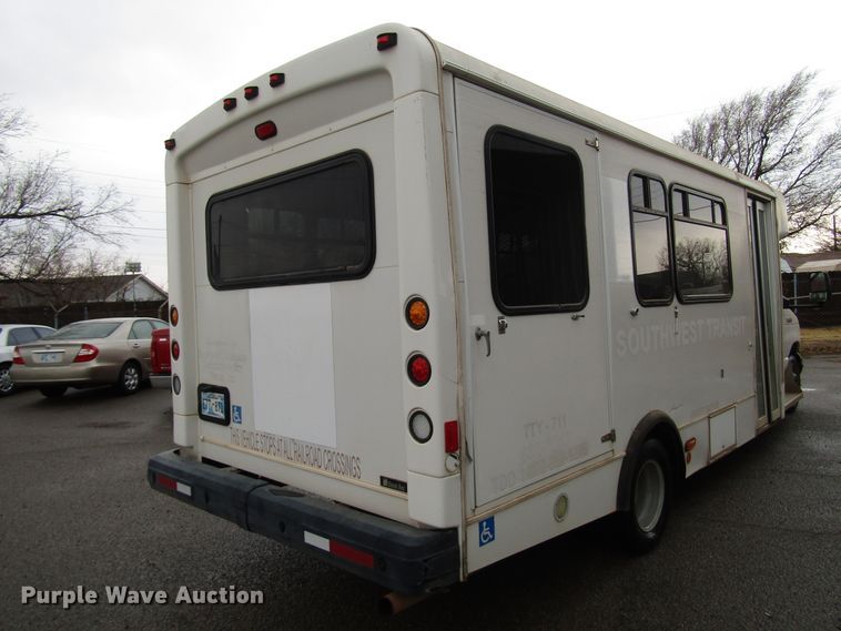 image for item DG6742 2007 Ford Econoline E450 shuttle bus
