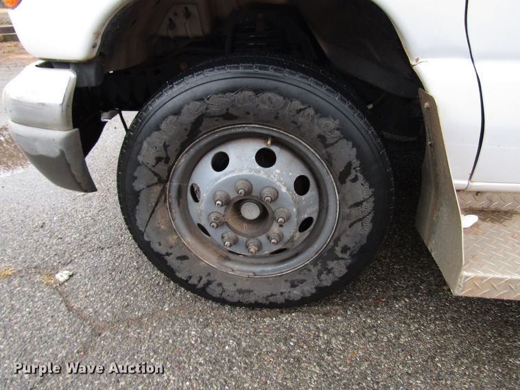 image for item DG6742 2007 Ford Econoline E450 shuttle bus