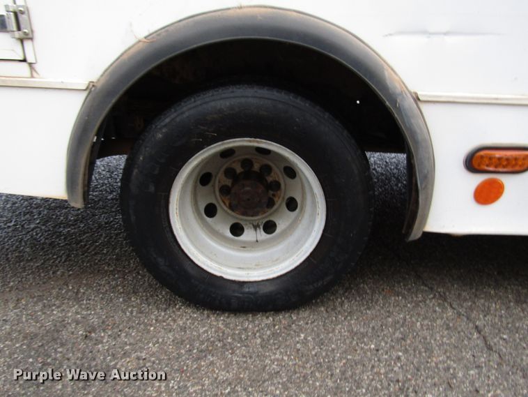 image for item DG6742 2007 Ford Econoline E450 shuttle bus