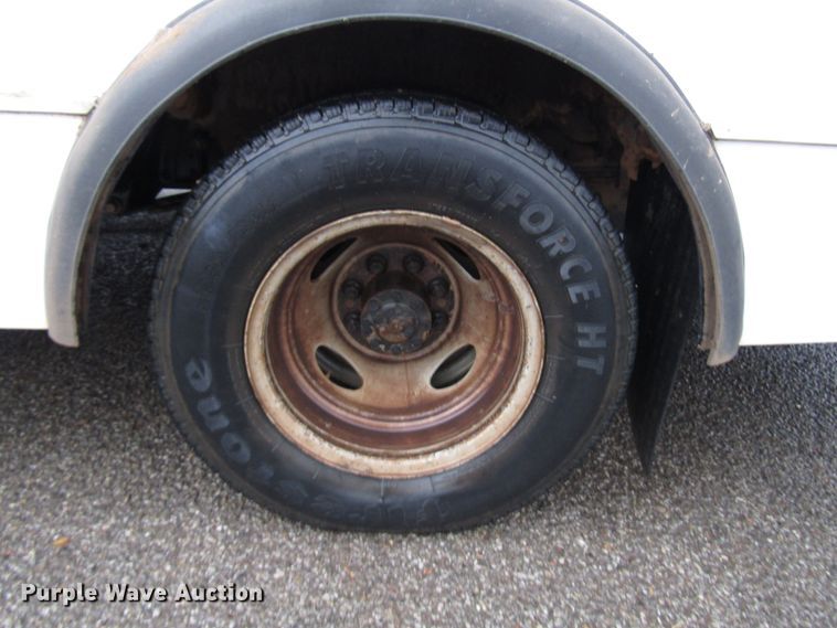 image for item DG6742 2007 Ford Econoline E450 shuttle bus