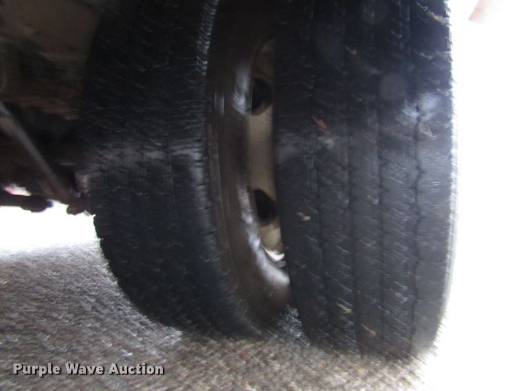 image for item DG6742 2007 Ford Econoline E450 shuttle bus