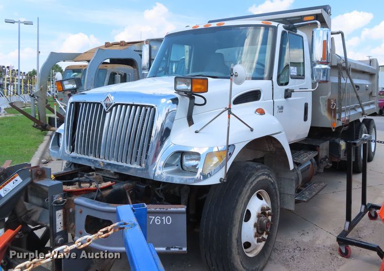 image for item DH0263 2007 International 7400 dump truck