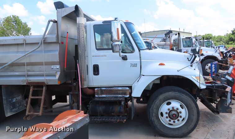 image for item DH0263 2007 International 7400 dump truck