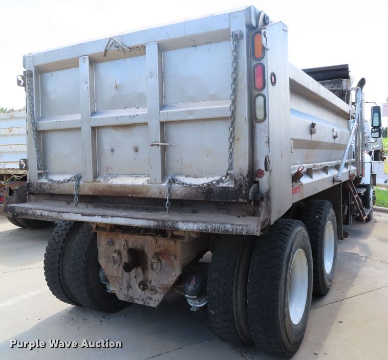 image for item DH0263 2007 International 7400 dump truck