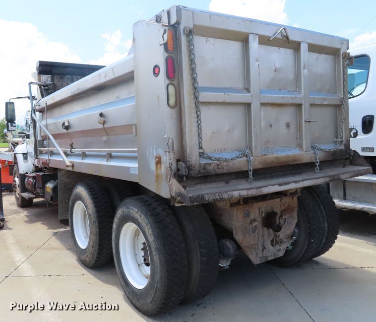 image for item DH0263 2007 International 7400 dump truck