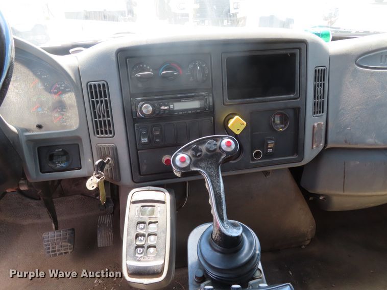 image for item DH0263 2007 International 7400 dump truck